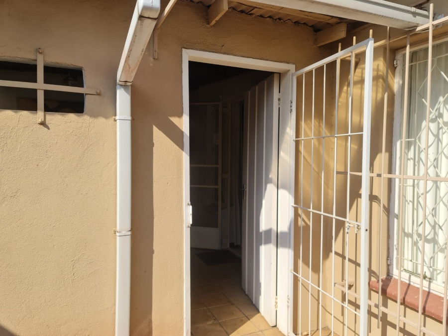 6 Bedroom Property for Sale in Protea Park North West